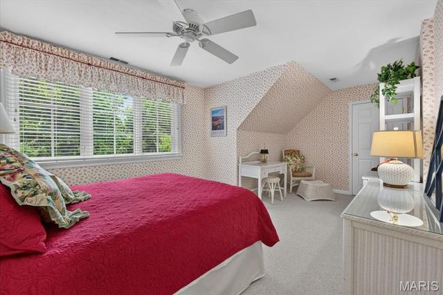 18 S McKnight Road, St Louis, MO 63124