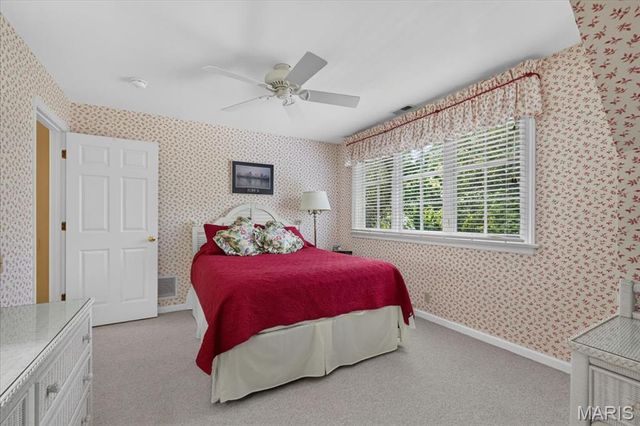 18 S McKnight Road, St Louis, MO 63124