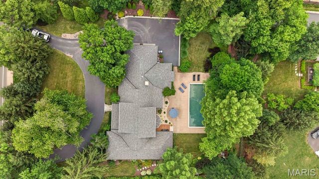 18 S McKnight Road, St Louis, MO 63124