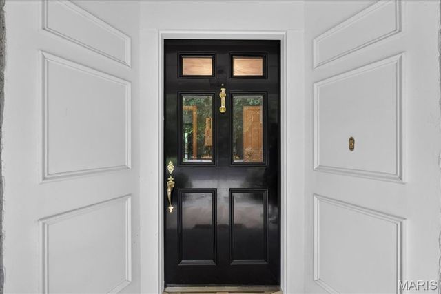 18 S McKnight Road, St Louis, MO 63124