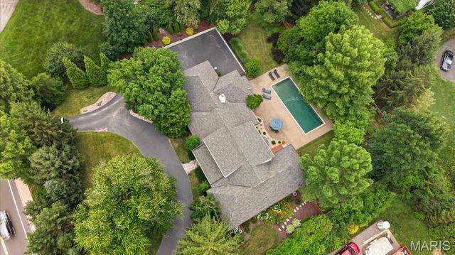 18 S McKnight Road, St Louis, MO 63124