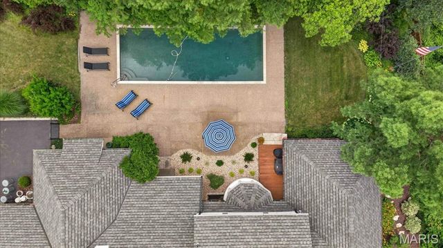 18 S McKnight Road, St Louis, MO 63124