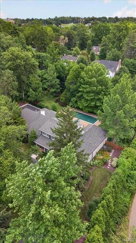 18 S McKnight Road, St Louis, MO 63124