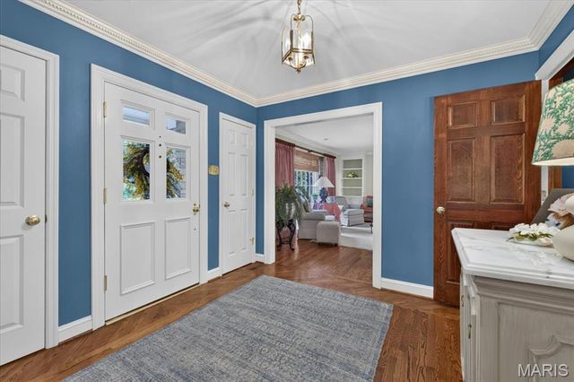 18 S McKnight Road, St Louis, MO 63124
