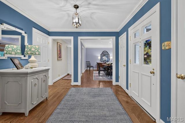 18 S McKnight Road, St Louis, MO 63124