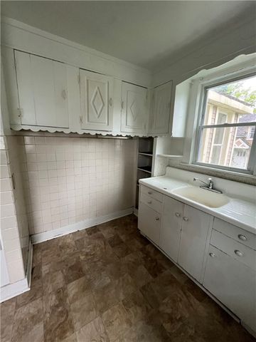 87 Sunset Street, Rochester, NY 14606