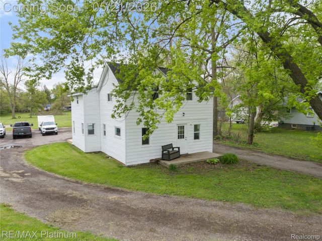 6116 Lapeer Road, Burton, MI 48509