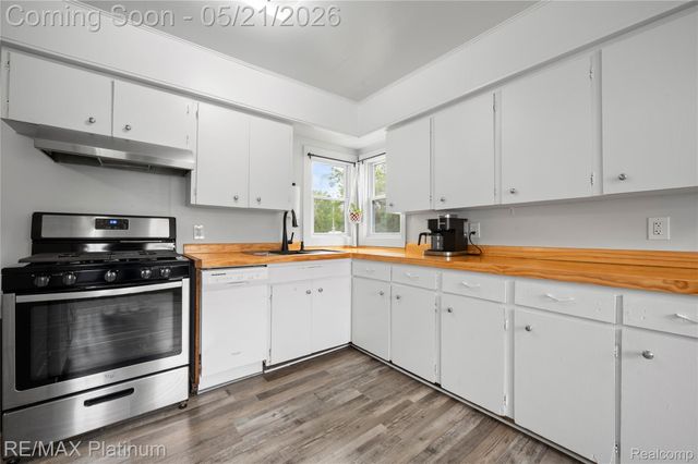 6116 Lapeer Road, Burton, MI 48509