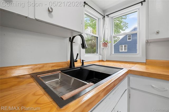 6116 Lapeer Road, Burton, MI 48509