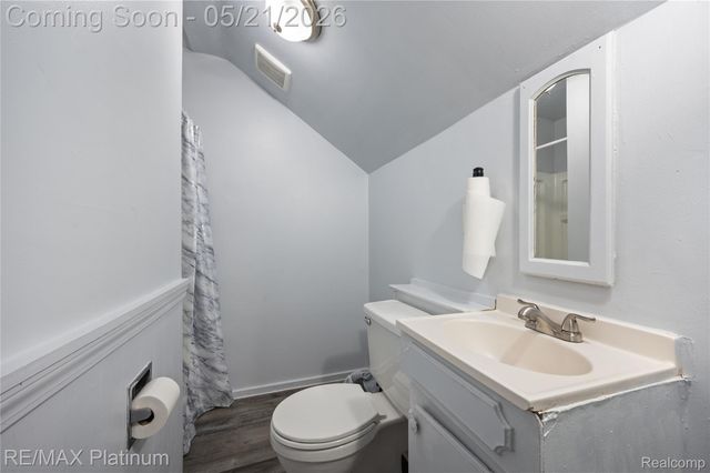6116 Lapeer Road, Burton, MI 48509