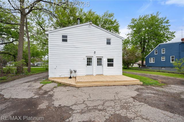 6116 Lapeer Road, Burton, MI 48509