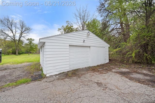 6116 Lapeer Road, Burton, MI 48509