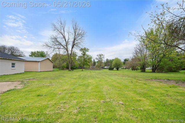 6116 Lapeer Road, Burton, MI 48509