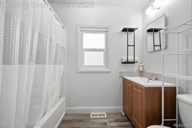 6116 Lapeer Road, Burton, MI 48509