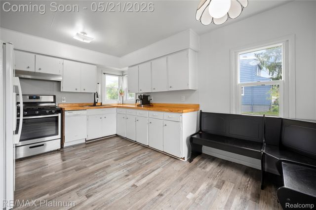 6116 Lapeer Road, Burton, MI 48509