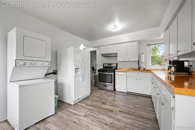 6116 Lapeer Road, Burton, MI 48509