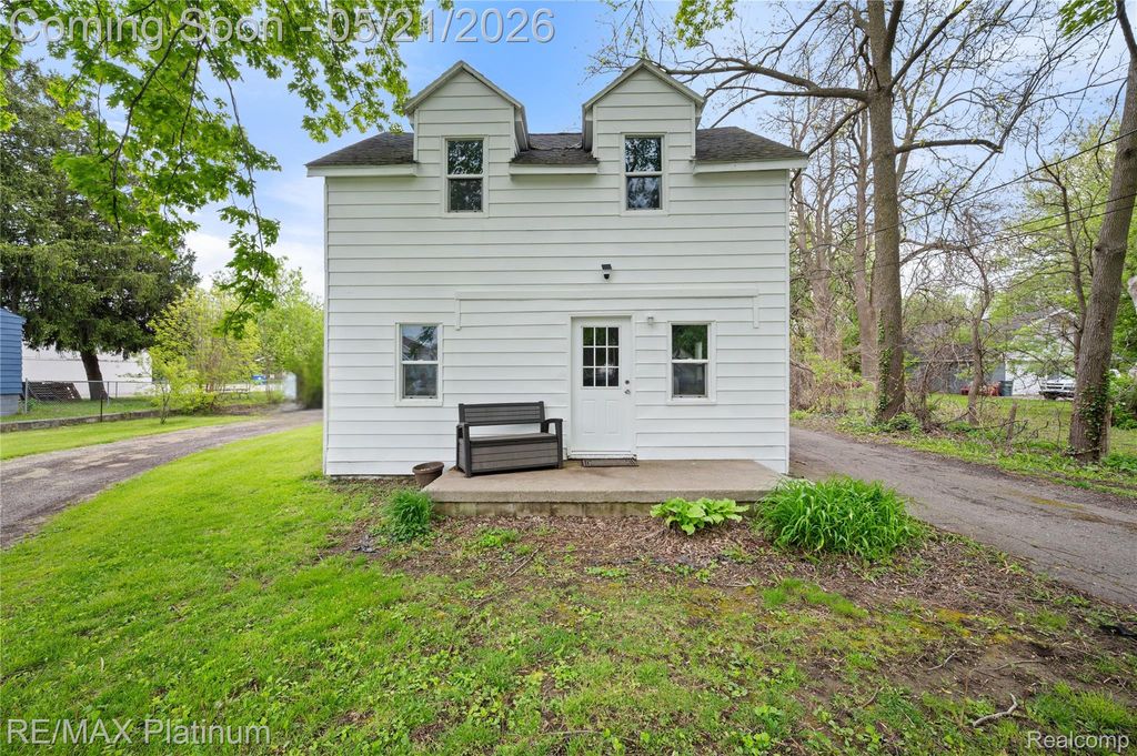 6116 Lapeer Road, Burton, MI 48509