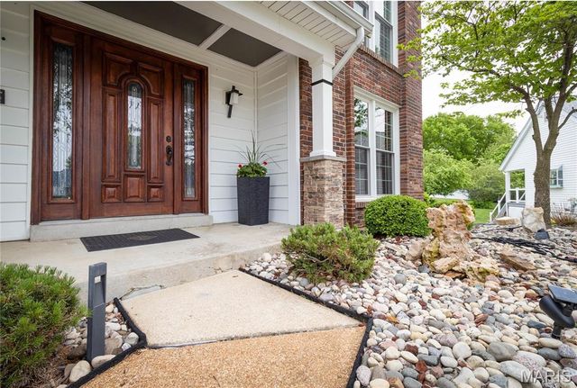2012 Autumn Wood Drive, St Charles, MO 63303