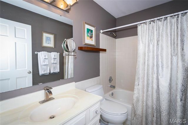2012 Autumn Wood Drive, St Charles, MO 63303