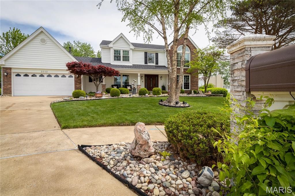 2012 Autumn Wood Drive, St Charles, MO 63303