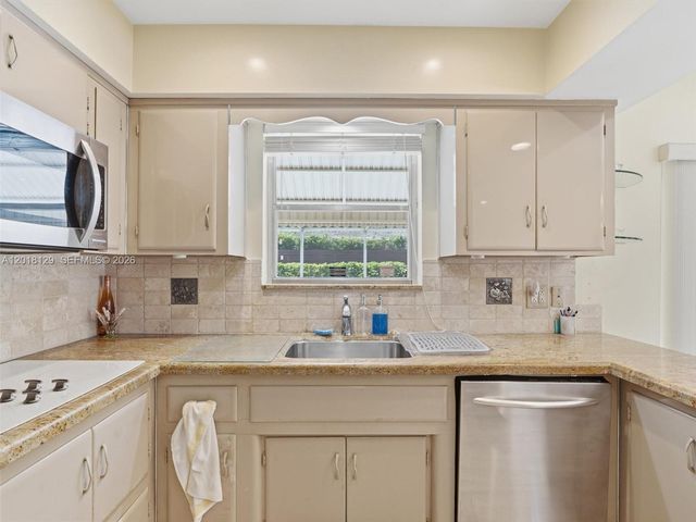 3222 Wilson St, Hollywood, FL 33021