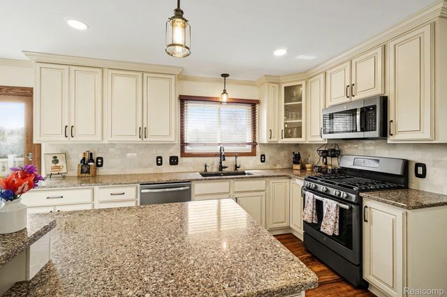 6419 Almond Lane, Independence Charter Township, MI 48346