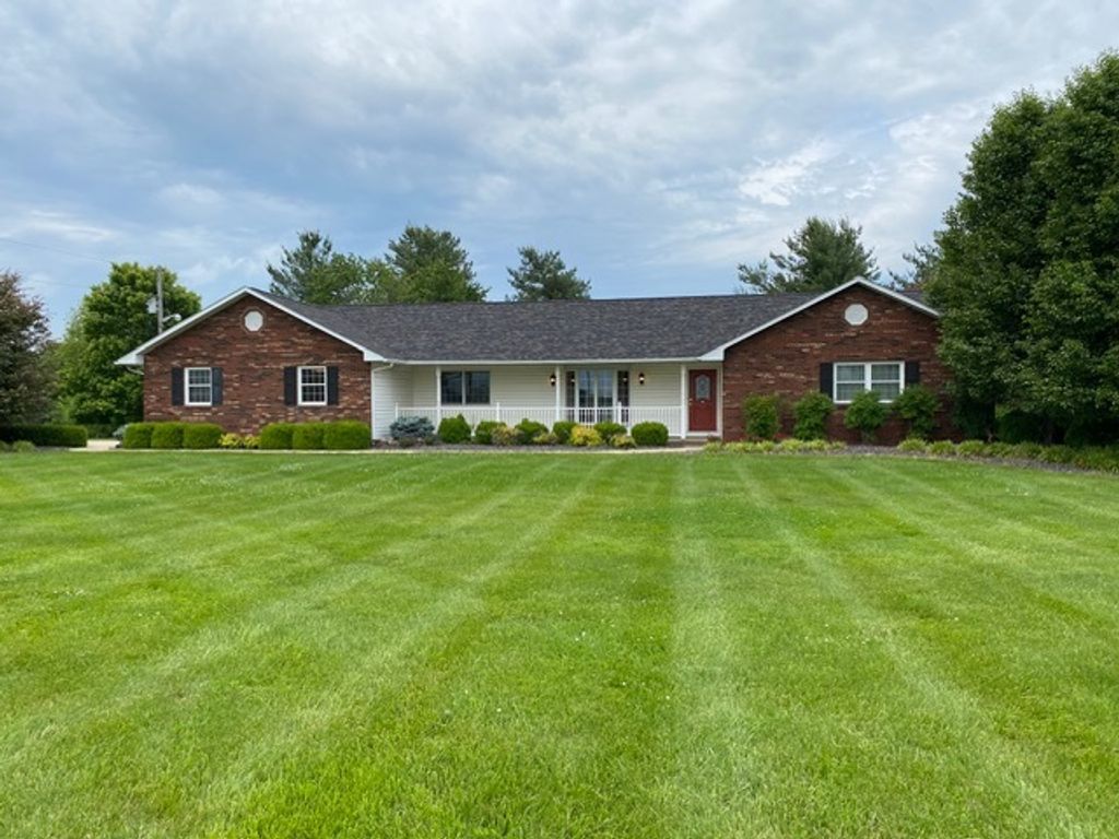 Image 1 of property listing at 11426 E Radisson, Mt Vernon, IL 62864