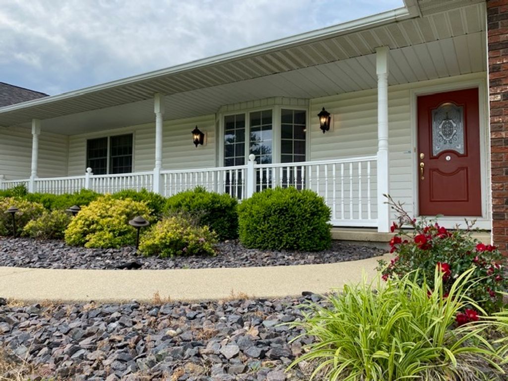 Image 2 of property listing at 11426 E Radisson, Mt Vernon, IL 62864