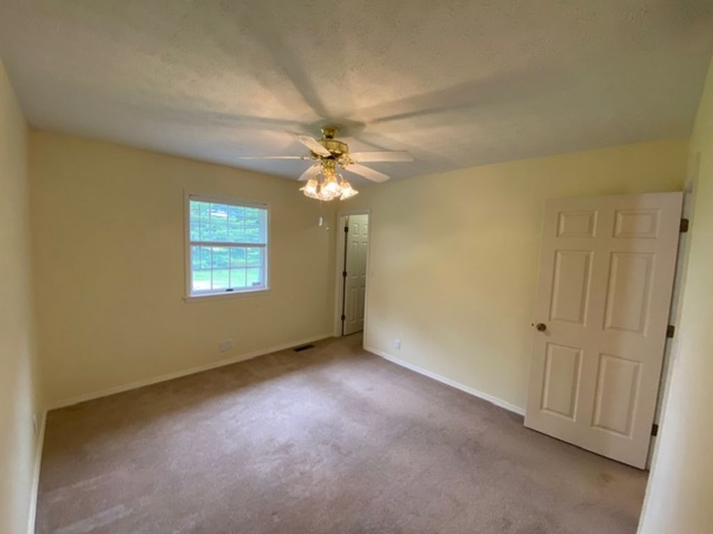 Image 14 of property listing at 11426 E Radisson, Mt Vernon, IL 62864