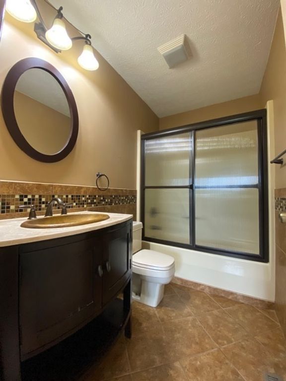 Image 16 of property listing at 11426 E Radisson, Mt Vernon, IL 62864