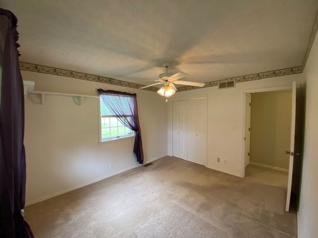 Image 17 of property listing at 11426 E Radisson, Mt Vernon, IL 62864