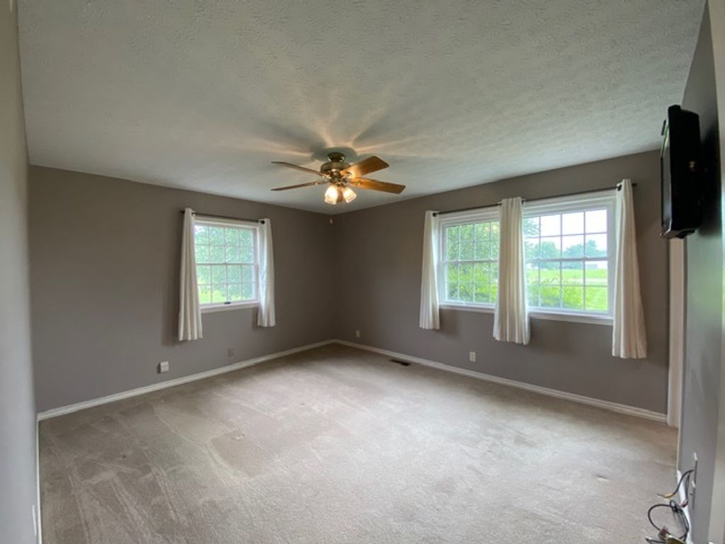 Image 20 of property listing at 11426 E Radisson, Mt Vernon, IL 62864
