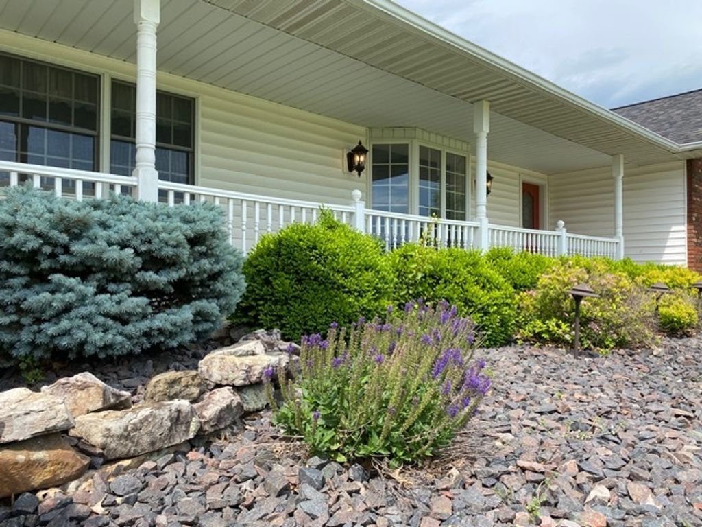 Image 3 of property listing at 11426 E Radisson, Mt Vernon, IL 62864