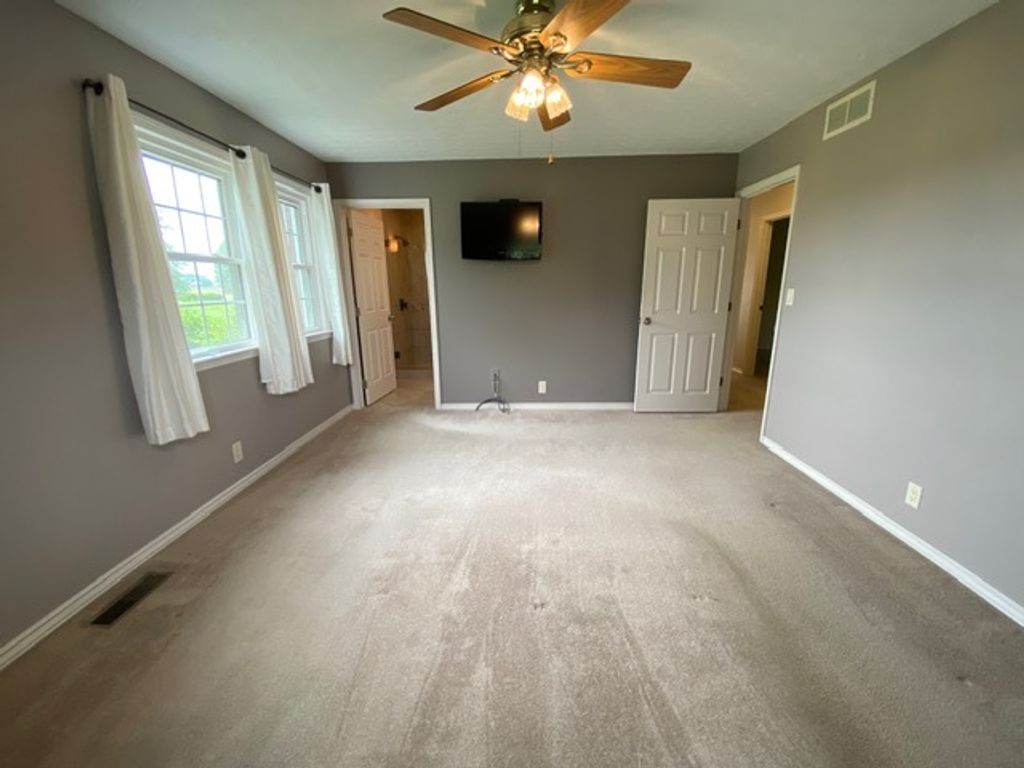 Image 21 of property listing at 11426 E Radisson, Mt Vernon, IL 62864