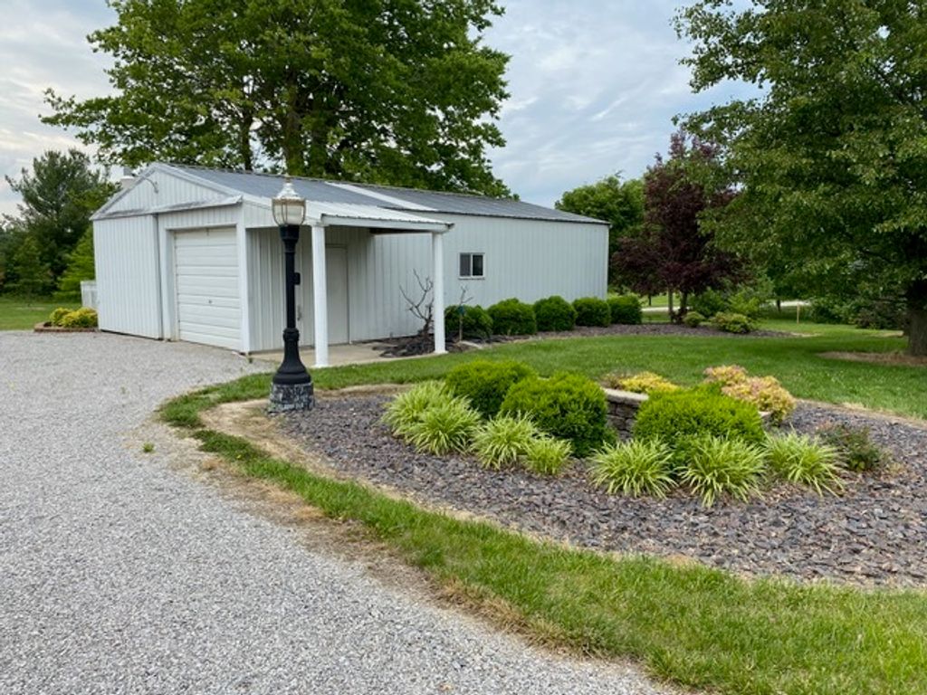 Image 39 of property listing at 11426 E Radisson, Mt Vernon, IL 62864