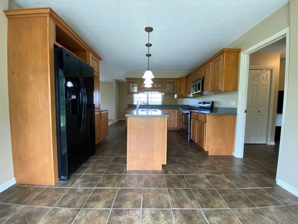 Image 5 of property listing at 11426 E Radisson, Mt Vernon, IL 62864