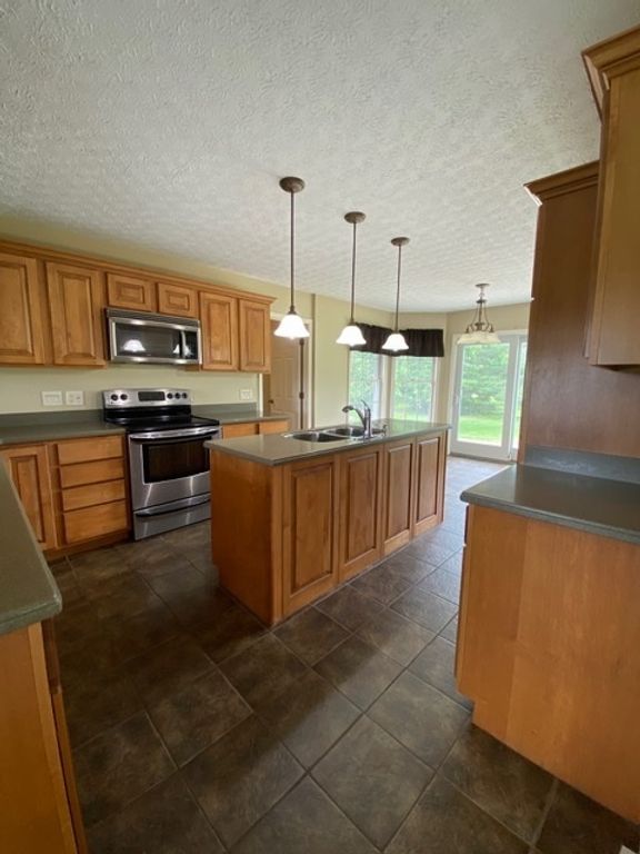 Image 9 of property listing at 11426 E Radisson, Mt Vernon, IL 62864