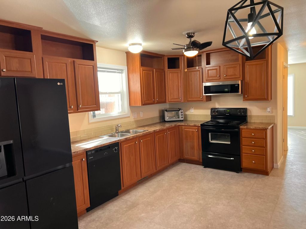 Image 3 of property listing at 16101 N EL MIRAGE Road 371, El Mirage, AZ 85335