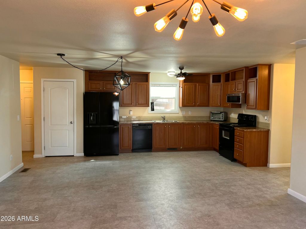 Image 4 of property listing at 16101 N EL MIRAGE Road 371, El Mirage, AZ 85335