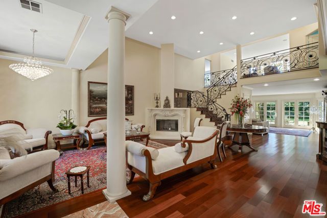 12408 W Sunset Boulevard, Los Angeles, CA 90049