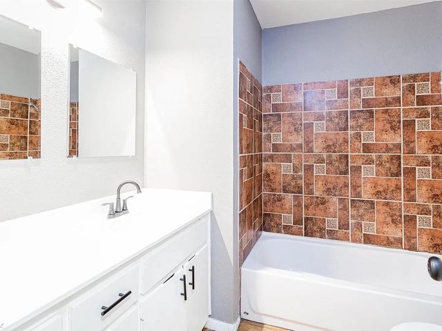 4900 E Stassney LN, Austin, TX 78744