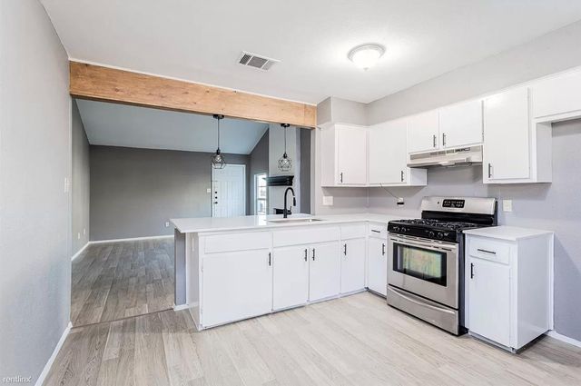 4900 E Stassney LN, Austin, TX 78744