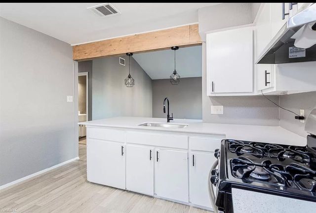 4900 E Stassney LN, Austin, TX 78744