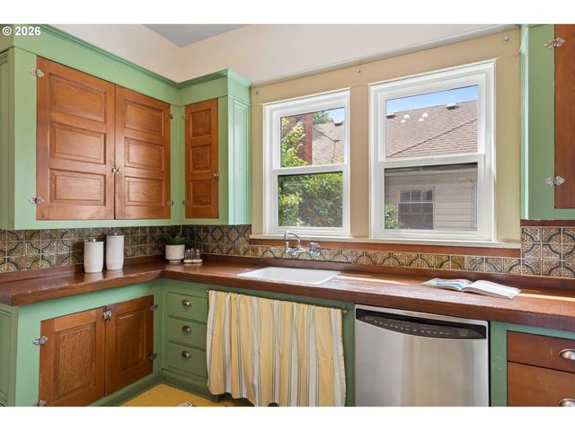 1547 Se 32ND Ave, Portland, OR 97214