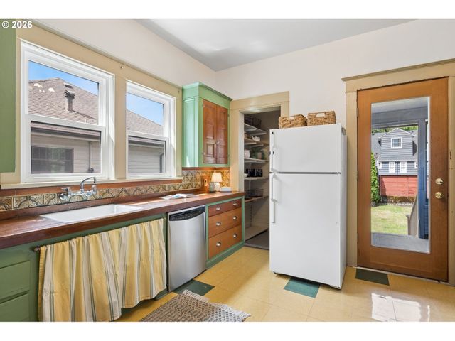 1547 Se 32ND Ave, Portland, OR 97214
