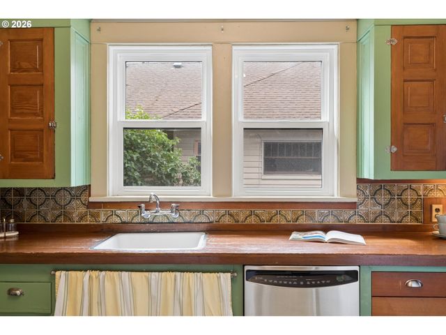 1547 Se 32ND Ave, Portland, OR 97214