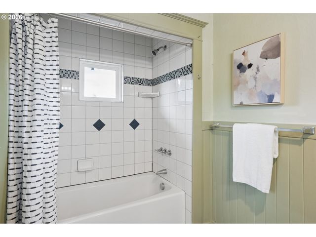 1547 Se 32ND Ave, Portland, OR 97214