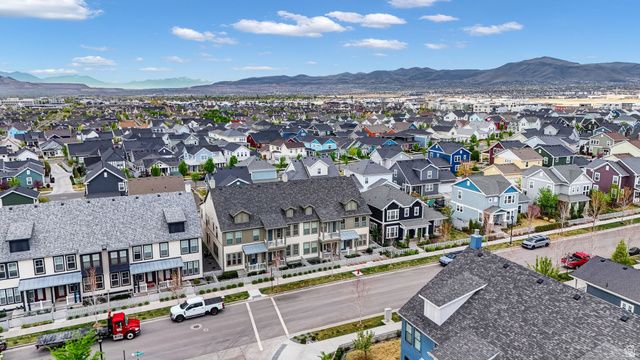 5143 W SPLIT ROCK DR, South Jordan, UT 84009