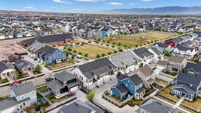 5143 W SPLIT ROCK DR, South Jordan, UT 84009