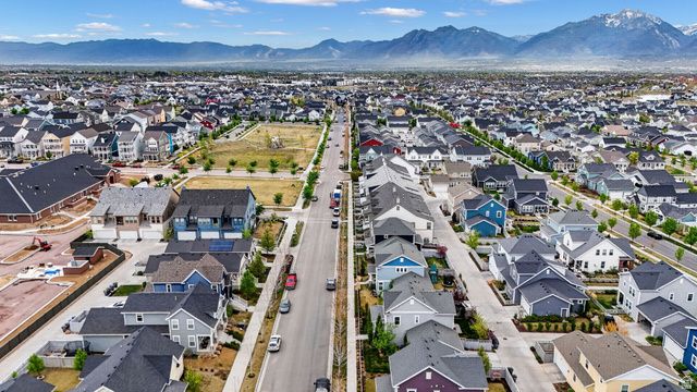 5143 W SPLIT ROCK DR, South Jordan, UT 84009